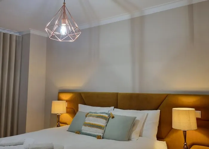 Diamante House Com Garagem Privada